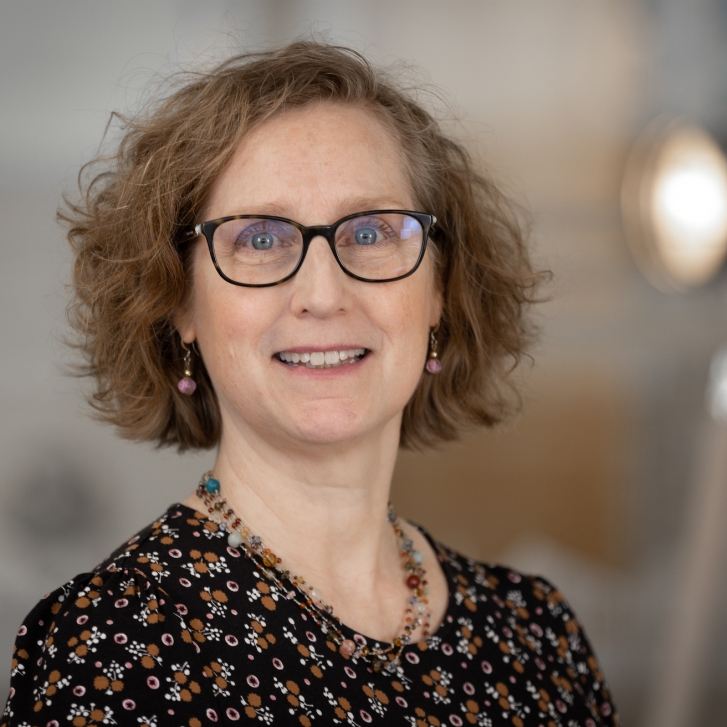 Bettina Gilbert Headshot