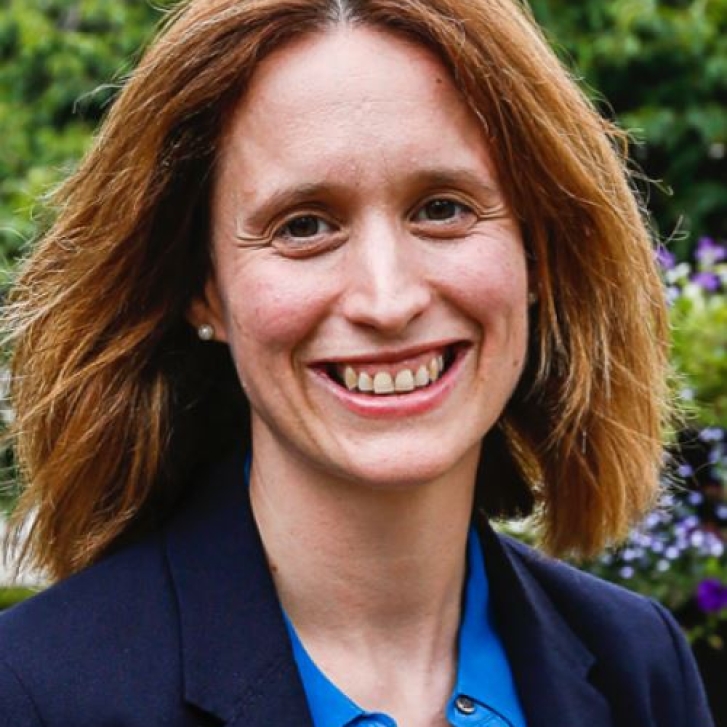 Eve Roodhouse Headshot