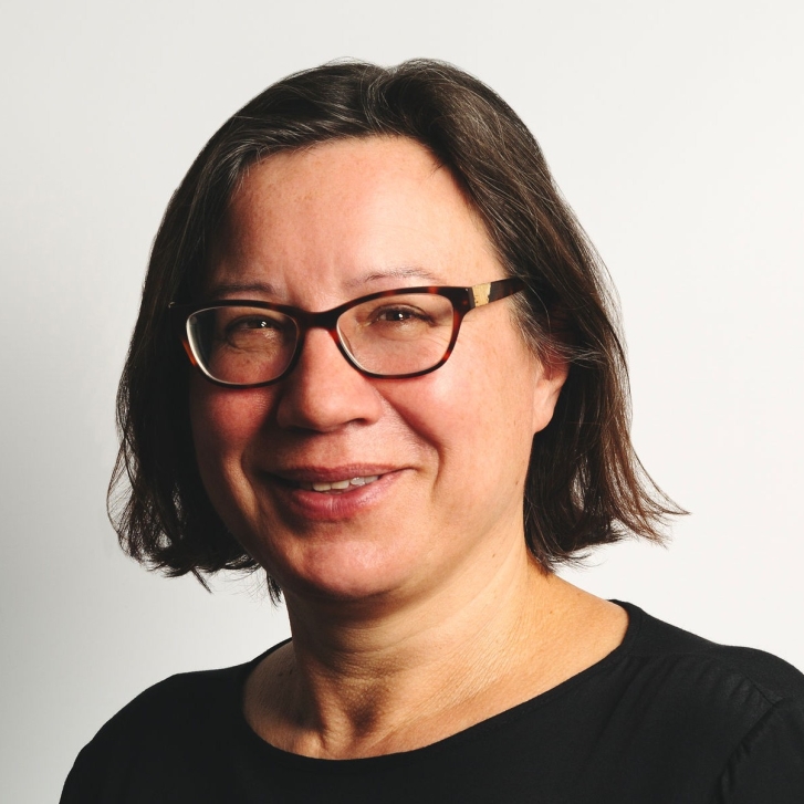 Gilli Hobbs Headshot