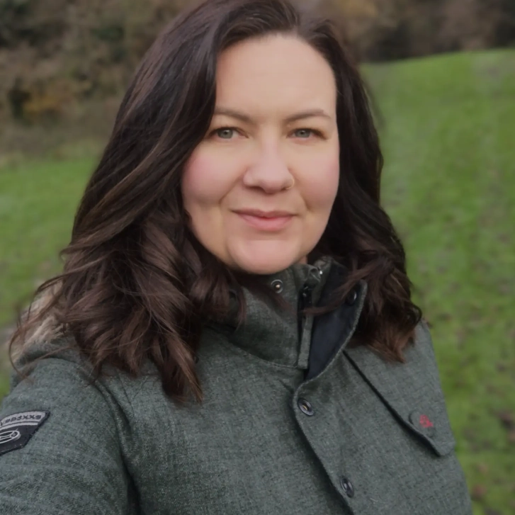 Helen Allister Headshot