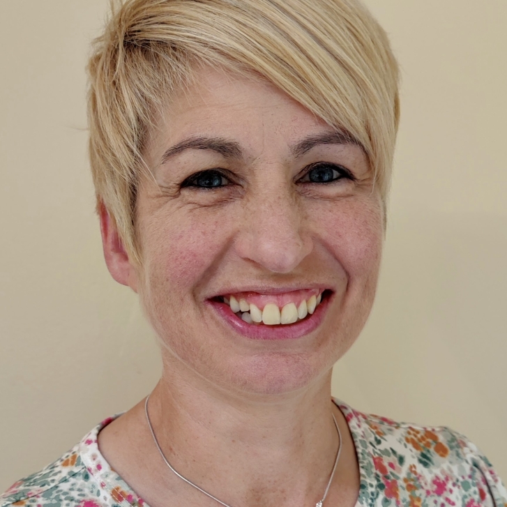 Zoe Frogbrook Headshot